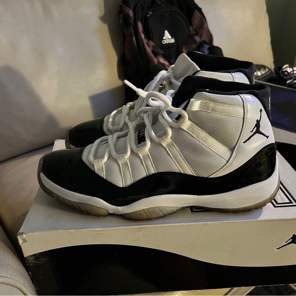 Air Jordan 11 Concords size 12